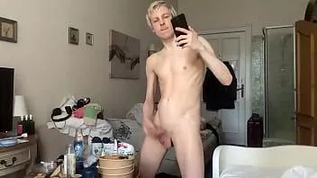 Reproducir Sissy siempre tiene hambre de polla cruda
