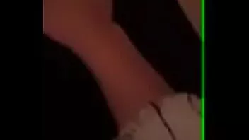Abspielen Französisches Mädchen zeigt ihre massiven Brüste