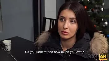 play Debito4k. la ragazza deve dei soldi e viene scopata dopo che l'esattore la trova