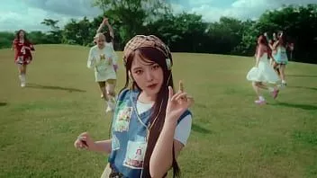 再生 Cool Your Ra​​inbow について歌う 7 人の女の子