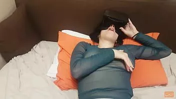 Putar Saya meniduri teman sekamar saya setelah dia melakukan masturbasi sendiri menonton porno vr - orgasme tanpa batas