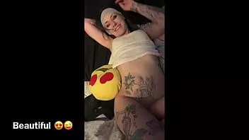 Abspielen Fucktoy bekommt ihren Mund und ihre Muschi im Besitz