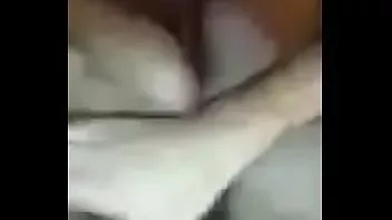 تشغيل في سن المراهقة يحصل خبطت من قبل اثنين من الصبية على أمبورن