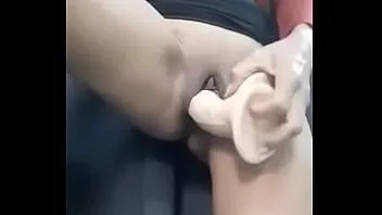 Putar Adik tiri tertangkap masturbasi dengan dildonya yang besar