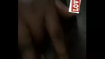 Oynat Silahlarımdan birini kutsayarak görüntülü seks sohbeti yaptı ve o da sikini sevdiğimi söyledi