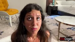 play تم القبض عليه متلبسًا: معاقبة خادمة مراهقة بممارسة الجنس الشرجي الخشن وقذف الوجه