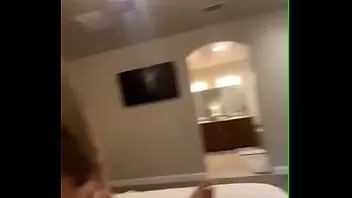 Abspielen Schlampe mit großem Arsch fickt anal im Hotel