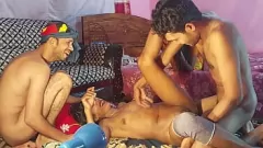 play Dwie gorące dziewczyny zostają pieprzone przez dwóch facetów: gangbang porno „bengalskie pary