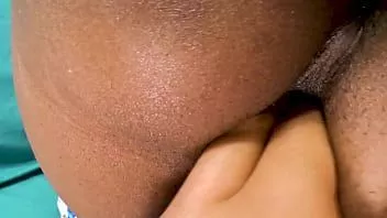 play Sheisnovember fodido por fã atrevido! sua garupa de ébano, cu e buceta explorada por fã pervertido, de bruços com a bunda para cima enquanto as costas são arqueadas e shorts puxados para baixo, dedo sujo penetrando sua buceta jovem e apertada hd por msnovember