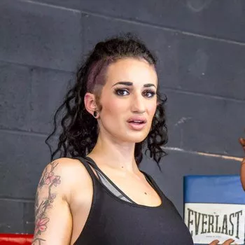 Gwiazda porno Arabelle Raphael